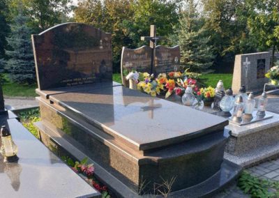 nagrobek-czarny-granit