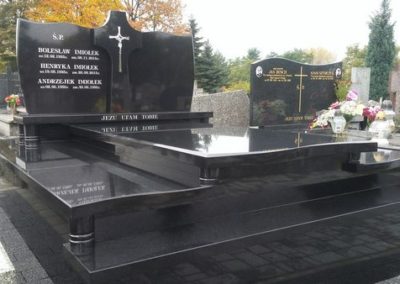 Nagrobek granitowy na grobowiec dwuosobowy